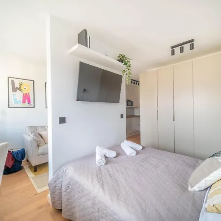 Ogrodowa Stay, Urban Comfort & Wifi شقة